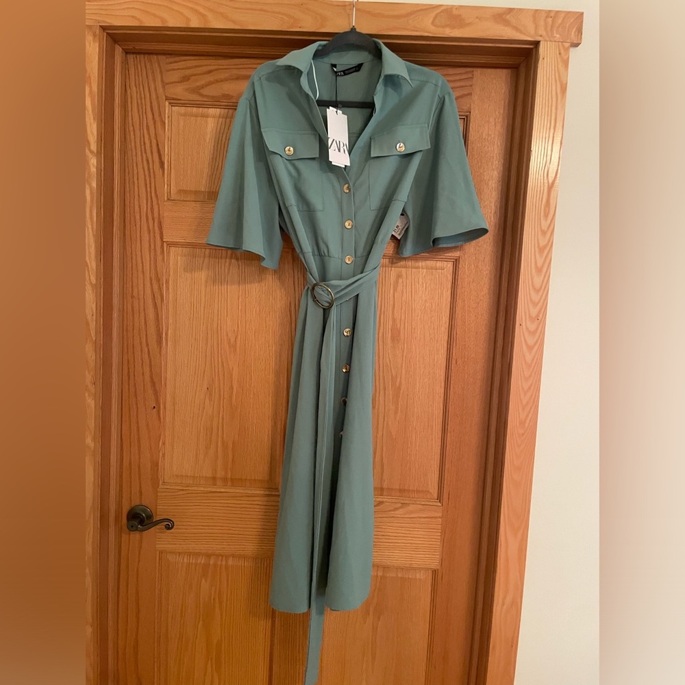 Zara midi dress 🔴10/27 SALE🔴